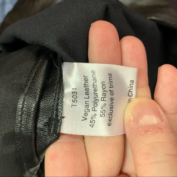 Tart black leather shorts - Picture 3 of 5